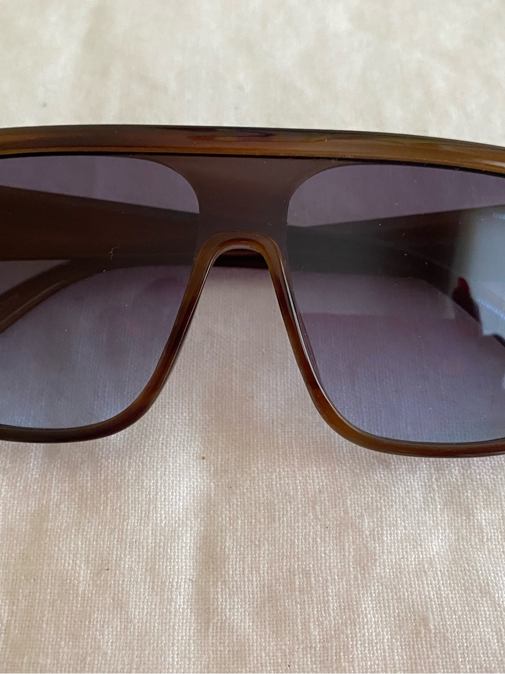 Anthropologie Brown Tortoiseshell Shield Sunglasses with Gradient Smoke Lenses - Picture 3 of 16